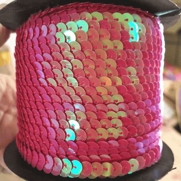 1 Roll of Shiny AB Salmon Fuscia Pink Magenta Sequin Trim 100 Yards 6mm - Brand - Picture 4 of 4
